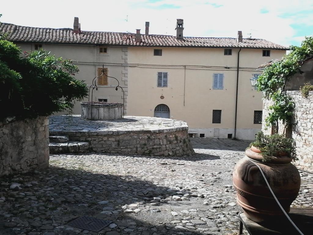 Hotel Cisterna Nel Borgo Castiglione dʼOrcia Exterior foto